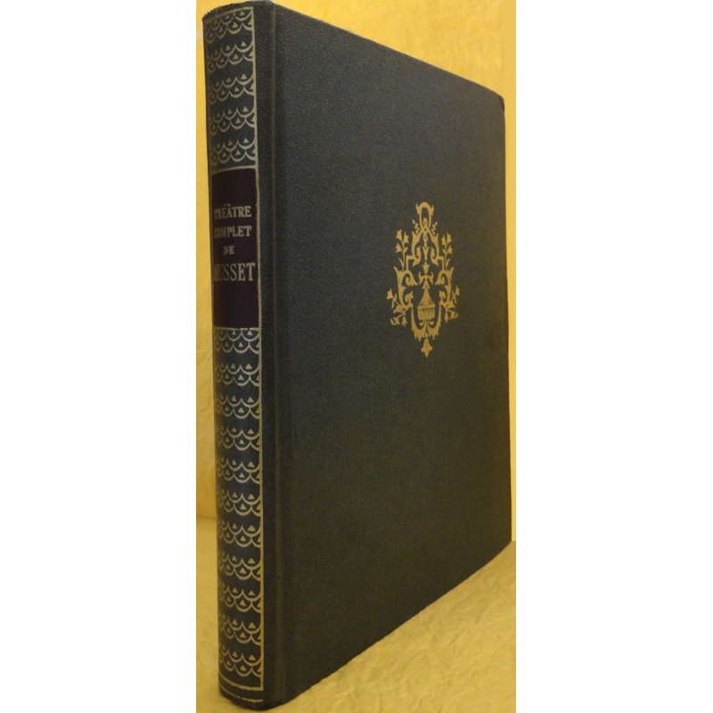 Théâtre complet de Musset. Texte établi et annoté par Philippe Van Tieghem. Présentation par Jean Sarment. 